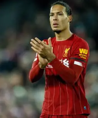 曼城與利物浦之戰(zhàn)：越位判罰爭(zhēng)議的深度剖析